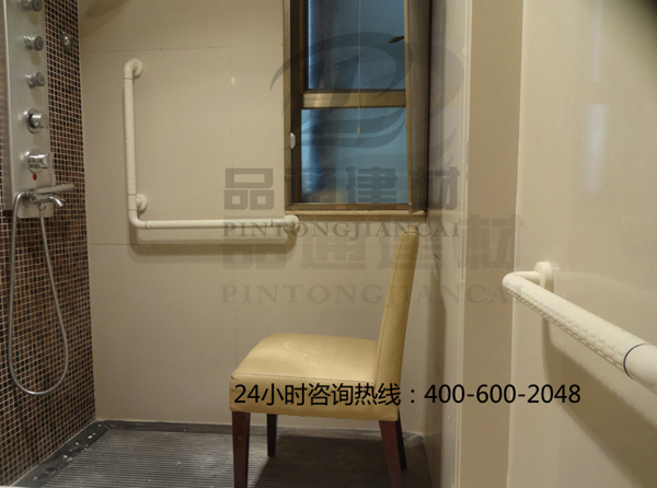 【甘肅】敦煌殘疾人綜合服務中心尼龍殘疾人扶手，有很好的舒適性和安全性