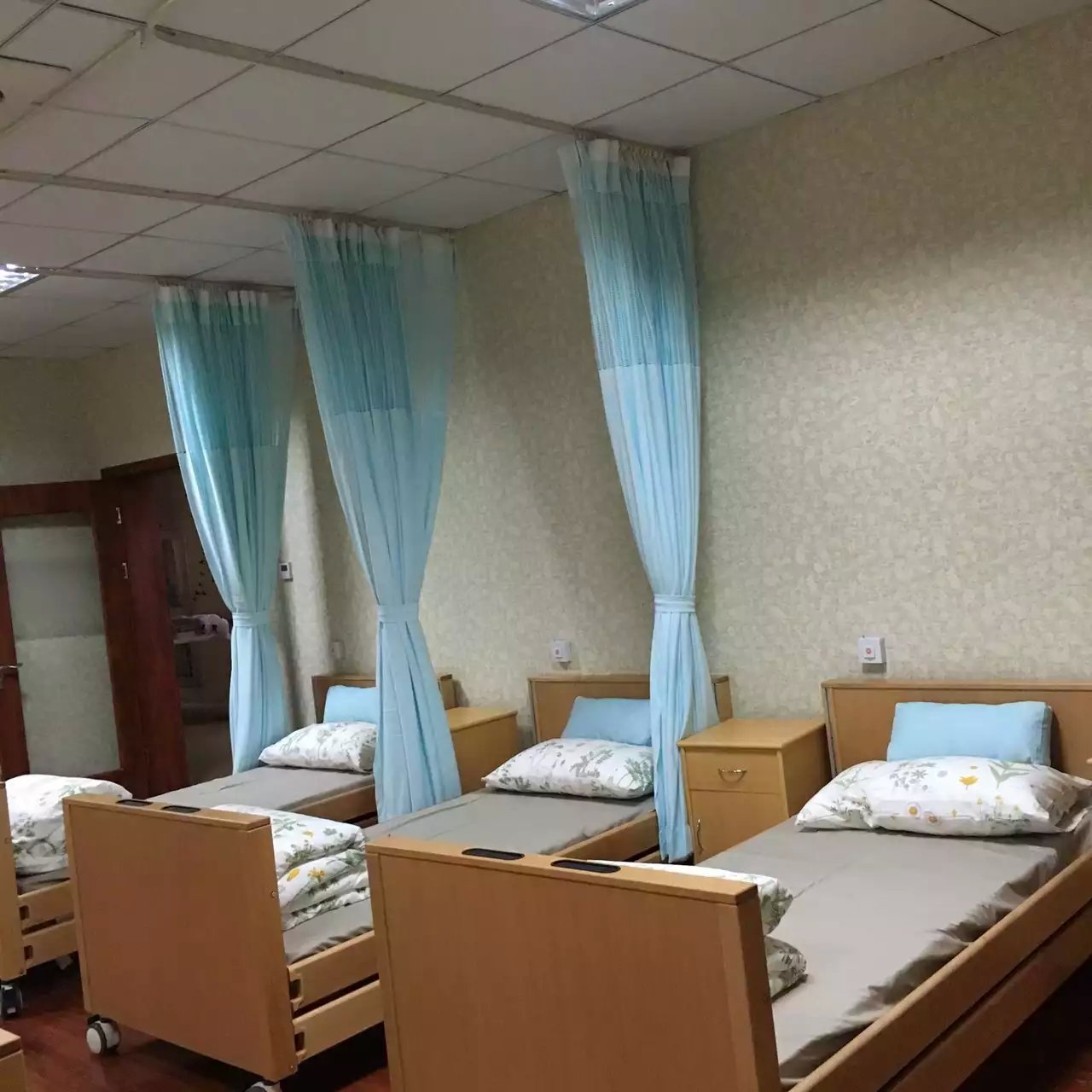 【福建】根據實際情況訂做隔簾軌道和病房隔簾布