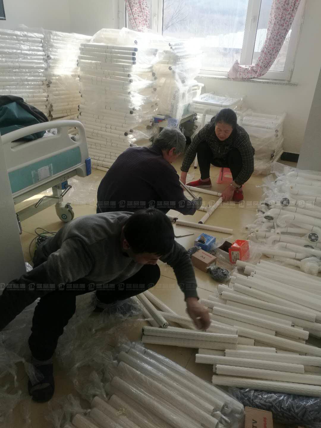 養老中心馬桶扶手.jpg