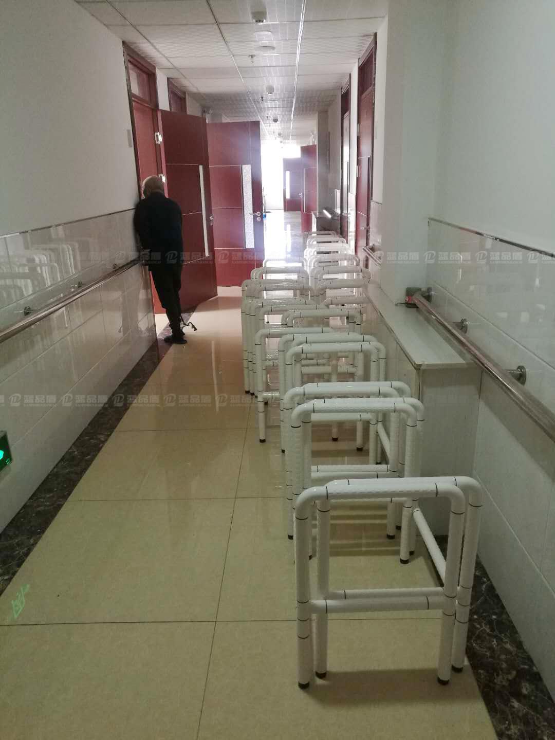 養老中心馬桶扶手2.jpg