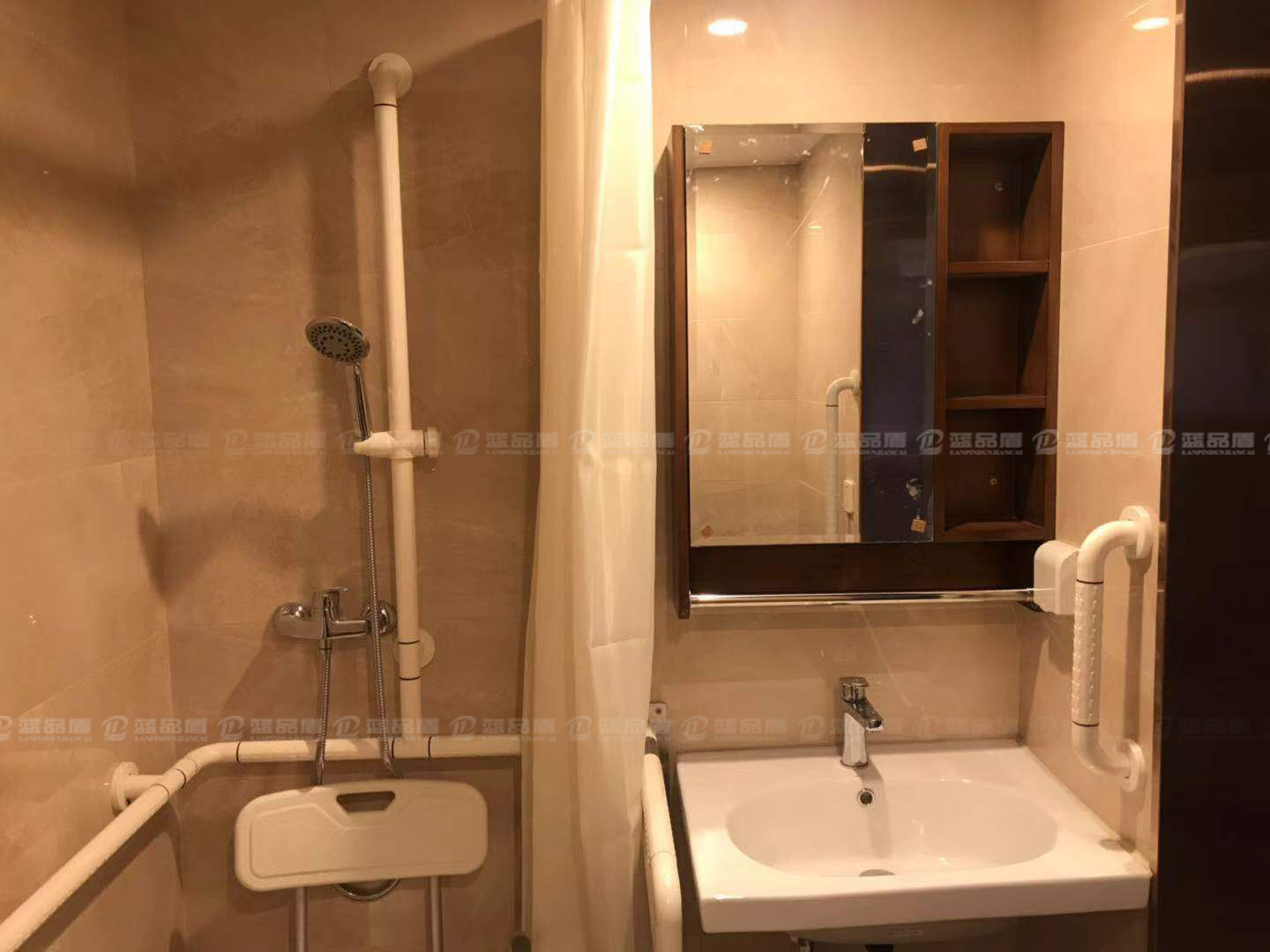 酒店無障礙房衛生間扶手.jpg