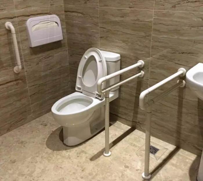 老年衛生間坐便器扶手